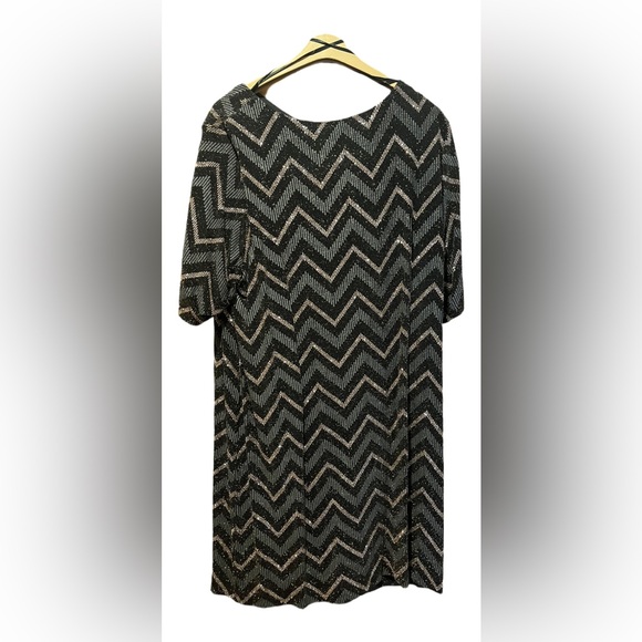 Chic Chevron Patterned Dress - Picture 2 of 4